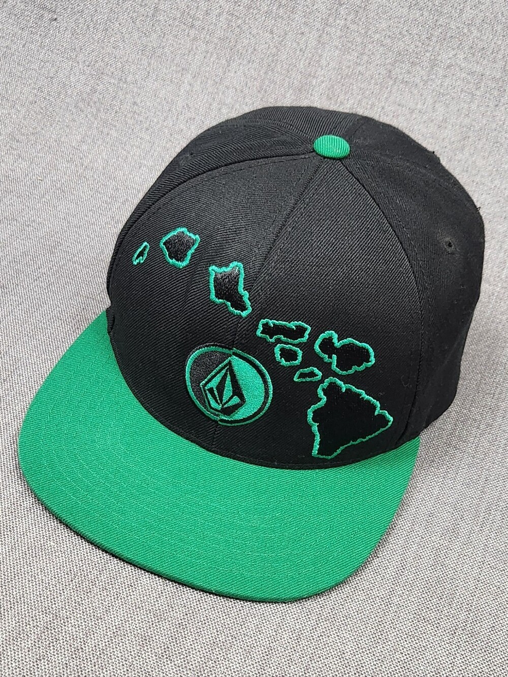 Volcom Hawaii Islands Adjustable Black Snap Back Hat.